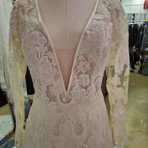 Pronovias "Electra" Bridal Gown (Unaltered) - Picture 3 of 9